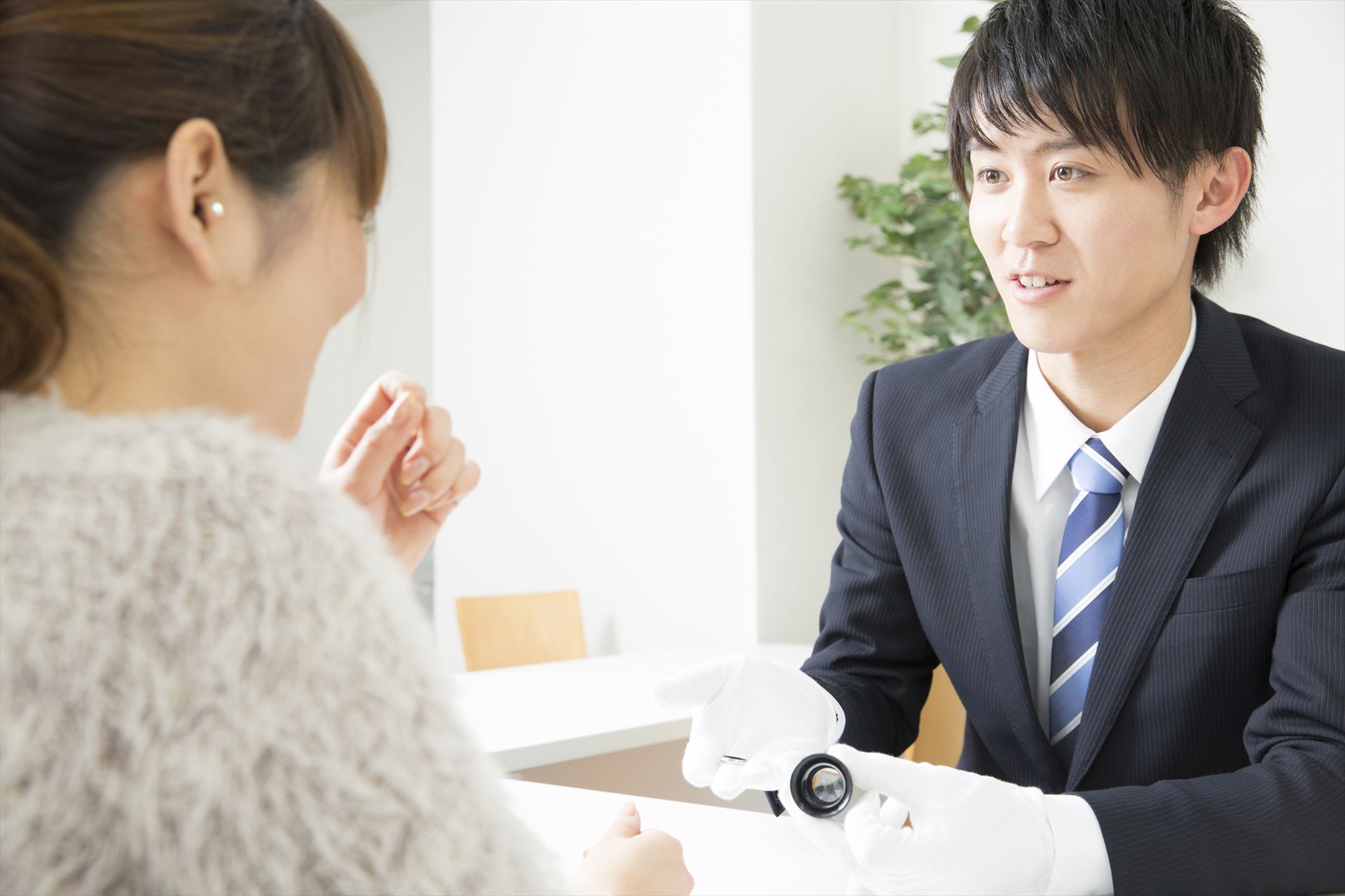 経験豊富な査定員が丁寧に査定し、大切なお品物の価値をしっかりご説明