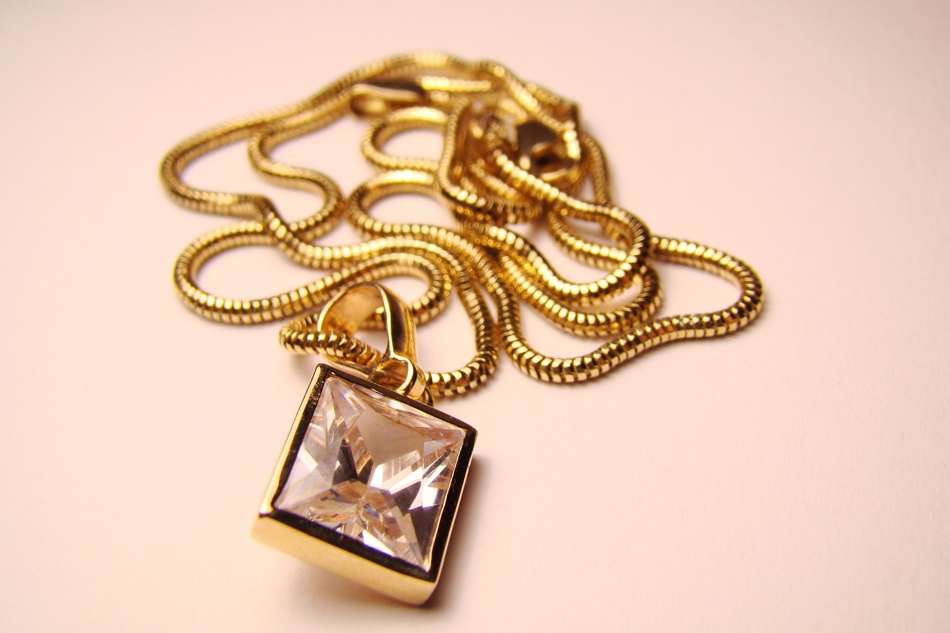 necklace-3663179_1920
